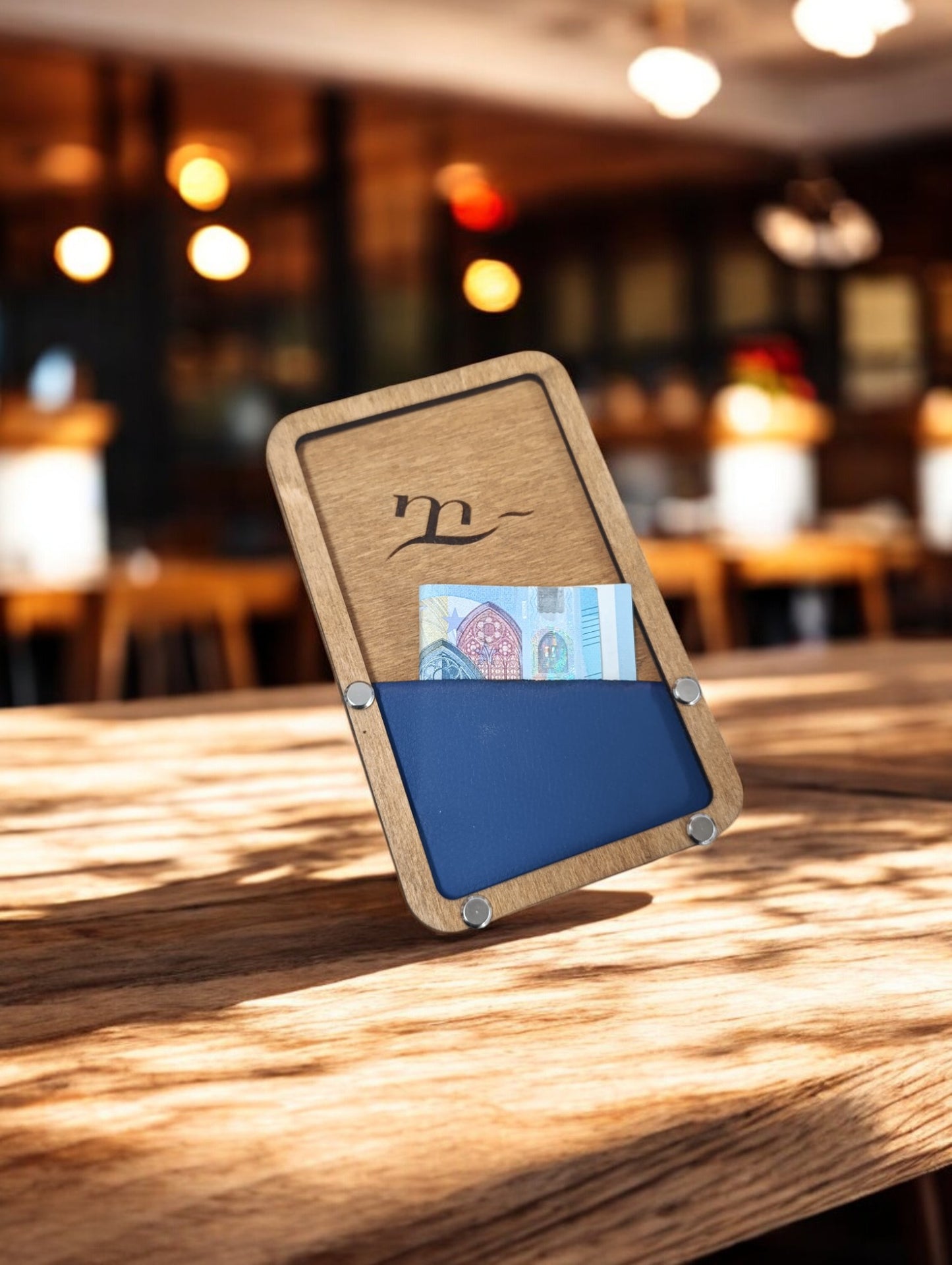 portaconto con ecopelle blu porta ricevuta Portaconto in legno personalizzato – Eleganza artigianale per la tua attività