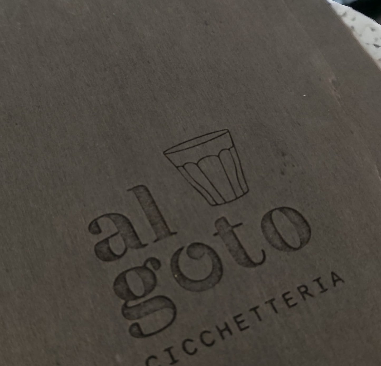 portamenu in legno scuro A4 Portamenu 10-50-100 pz in legno naturale, mogano, ebano personalizzati con incisione laser logo ristorante
