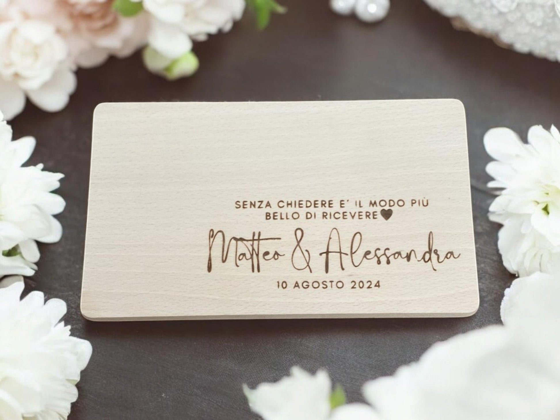 tagliere in legno ideale come bomboniera rustica o regalo idea regalo personalizzato con incisione laser