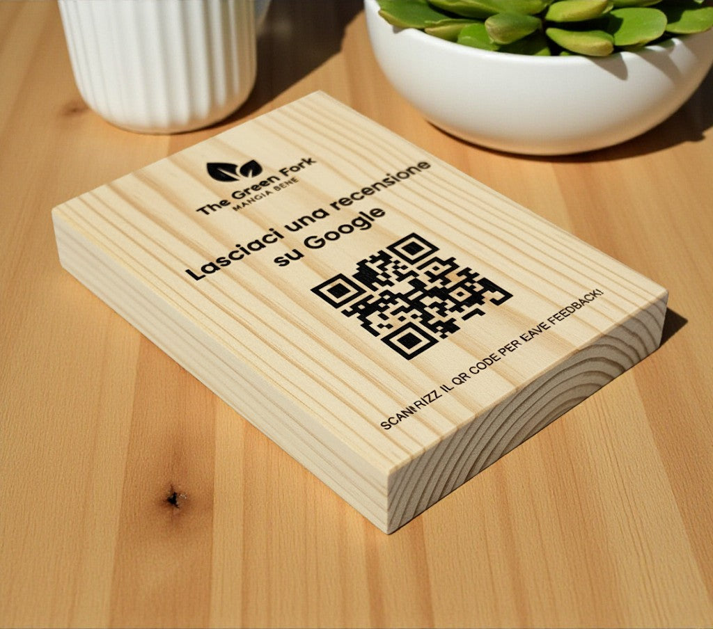 Totem in legno con QR Code inciso – Recensioni Google 5 stelle