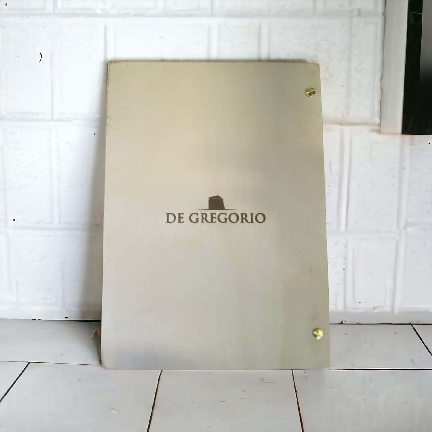 Portamenu a bacchetta A4 Portamenu 10-50-100 pz in legno naturale, mogano, ebano personalizzati con incisione laser logo ristorante economico