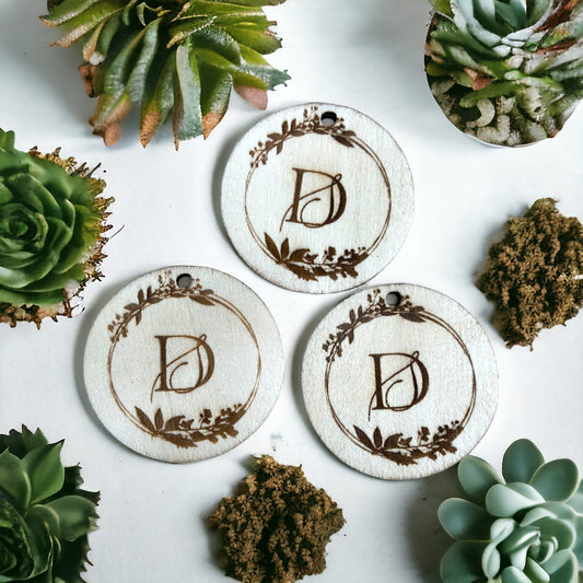 Tag in Legno Personalizzati per Matrimonio: Dettagli Incisi per un Giorno Speciale personalizzate in legno con incisione laser senza cordino