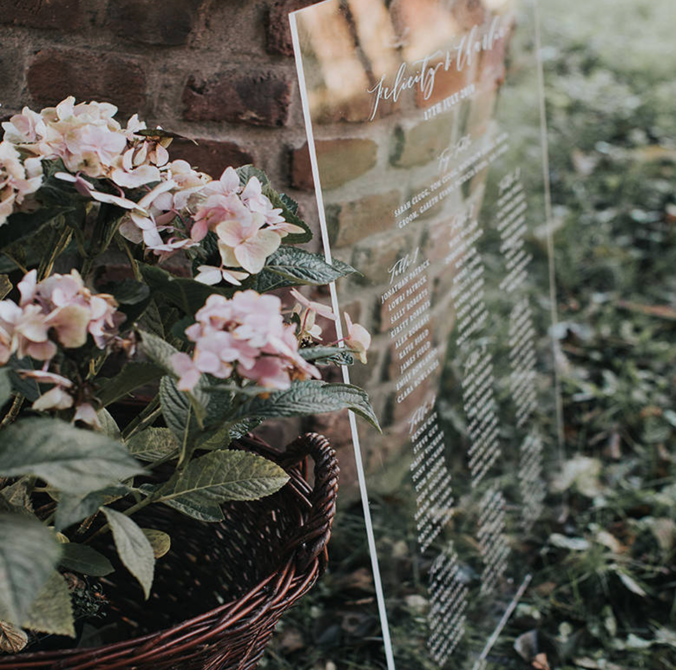 Tableau de mariage in plexiglas con incisione laser bianca insegna in plexiglas per matrimonio rustica Insegne Da Sposa Stand. Display da pavimento