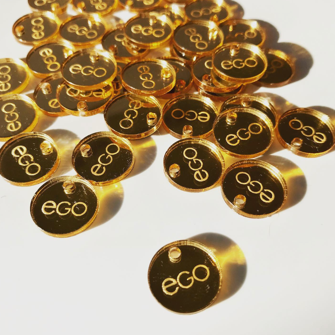 targhette tag in plexiglass specchiato oro personalizzate a forma di cerchio bomboniera Battesimo / Matrimonio / Nozze / Comunione / attività