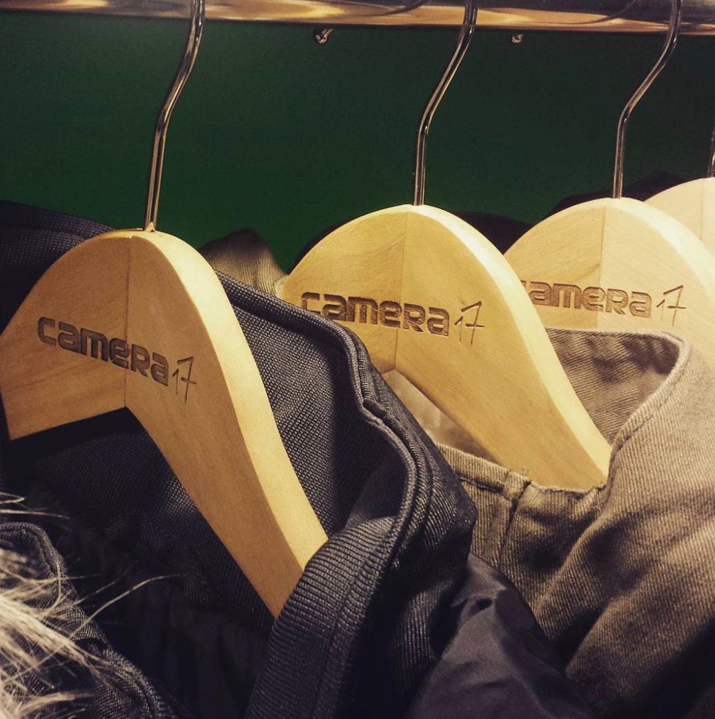 Grucce appendiabiti 10-30-100pz in legno naturale, bianco, nero personalizzati con incisione laser logo