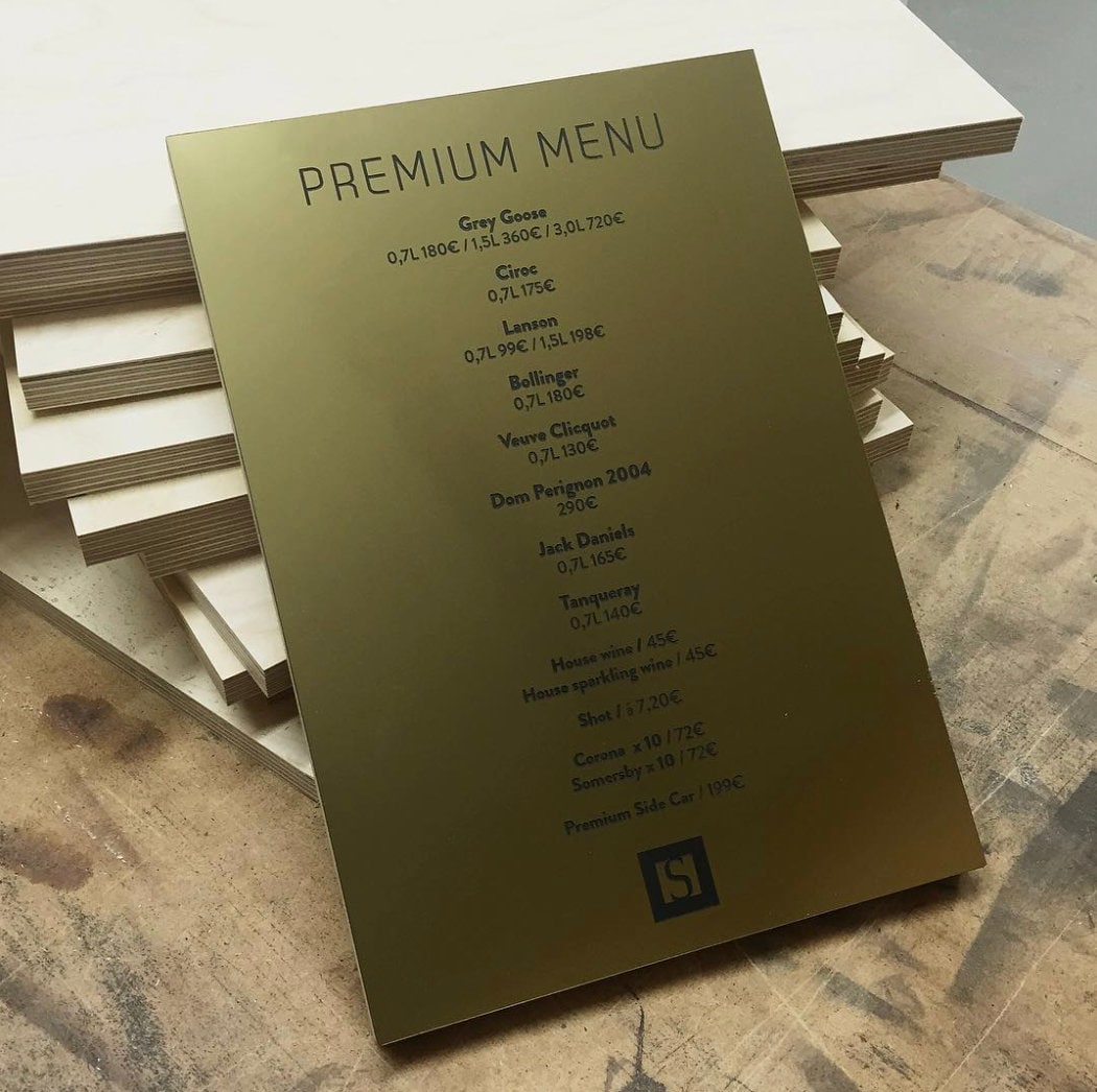 Portamenu 10-50-100 pz in legno e laminato ottone personalizzati con incisione laser logo ristorante