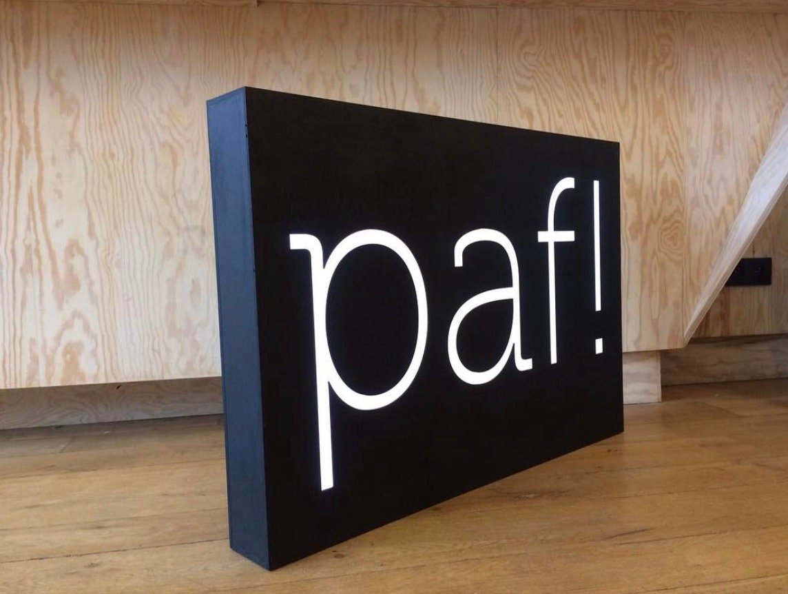 lightbox in legno scuro acciaio per esterni interni personalizzato luminoso rgb / Logo aziendale / Display logo/ insegna luminosa