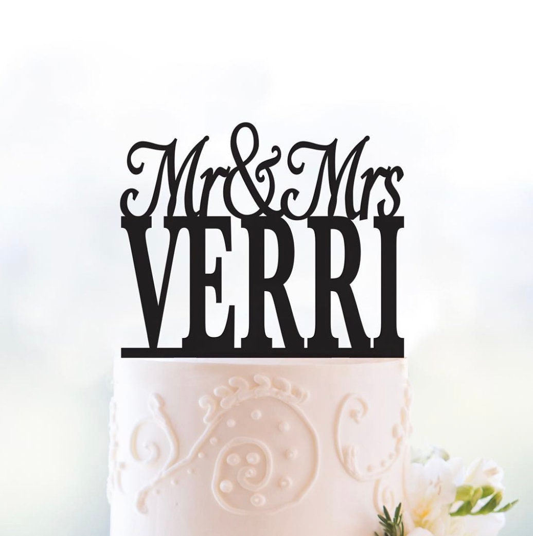 cake topper personalizzato in plexiglas con incisione laser dedica scritta date con incisione laser bianca