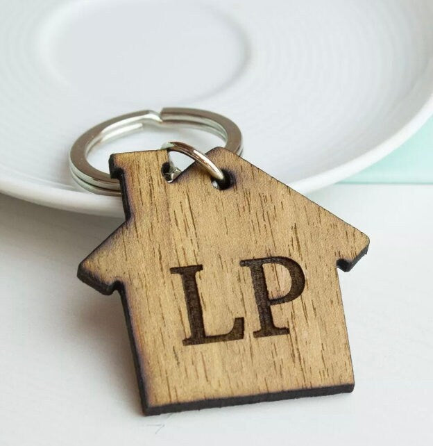 Portachiavi in Legno Personalizzato Casetta – Idea Regalo Inizio Convivenza