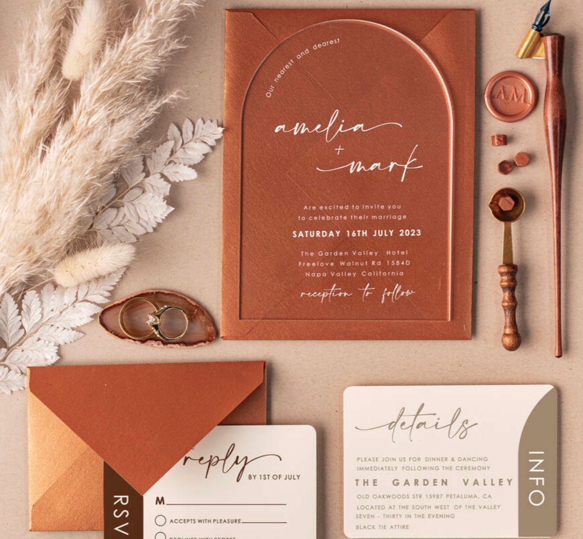 partecipazioni in plexiglas eleganti con incisione laser bianca per matrimonio sposi nozze invito plexiglas wedding invito plexiglas