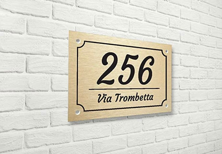 Targa per esterno con numero civico personalizzato in laminato plastico in varie misure - spessore 2 mm (Incisione Nero)