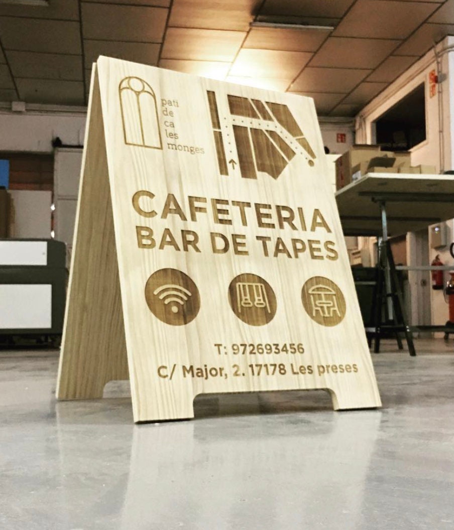 Insegna in legno bar da terra personalizzato / Display market stall/ Display logo/ targa in legno incisa / Segno commerciale creativo /