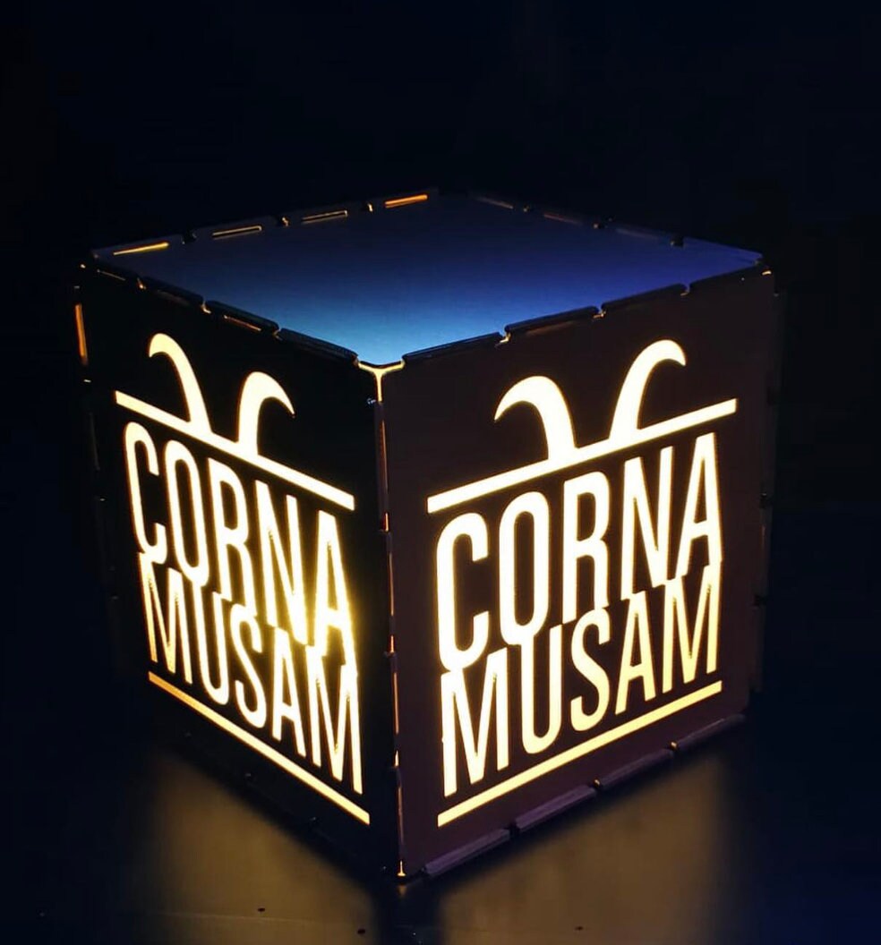 cubo in legno luminoso traforato personalizzato luminoso rgb / Logo aziendale / Display logo/ Mercato brandizzato /