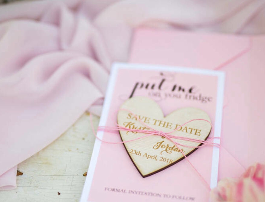 Bomboniera legno cuore plexiglas magnete personalizzato inciso magnete save the date bomboniera personalizzata in legno matrimonio nozze