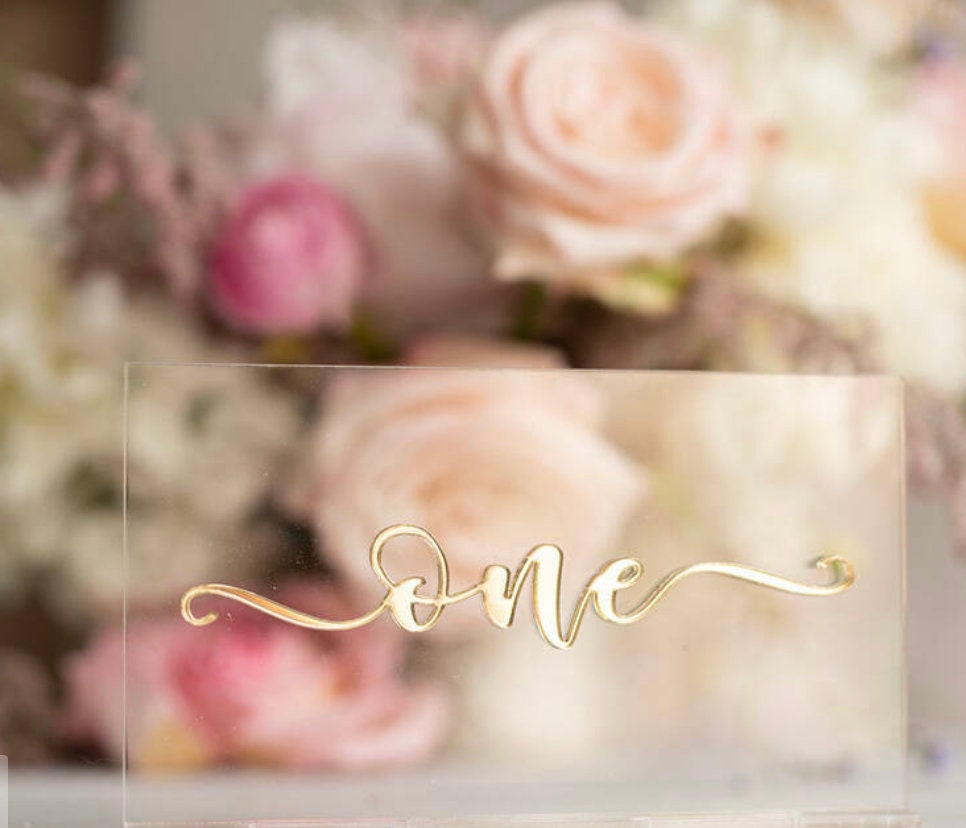 Numero dei tavoli matrimonio in forma rettangolare in plexiglas specchiato oro laser Battesimo / Matrimonio / Nozze / Comunione