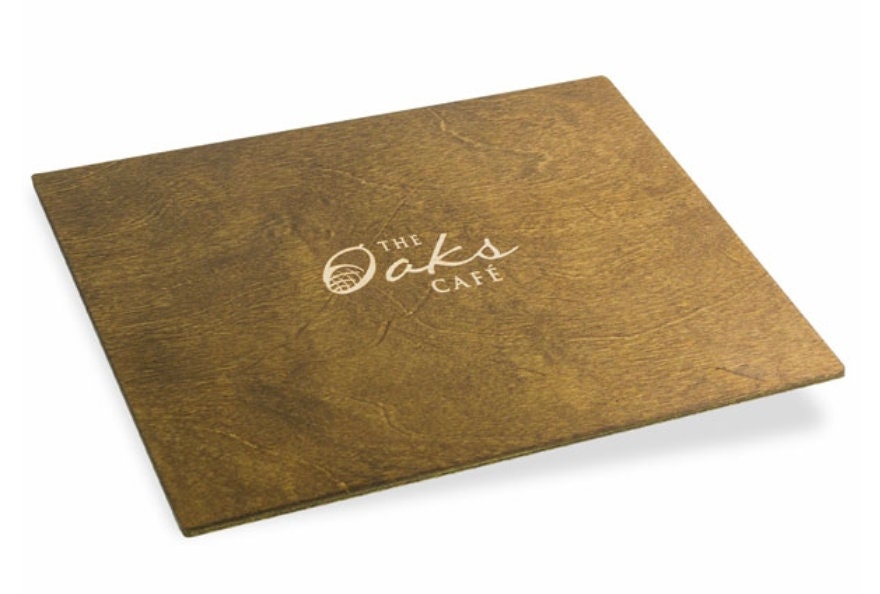 tovaglietta in legno per ristoranti personalizzata con incisione laser del logo bar ristorante bnb hotel legno chiaro o scuro
