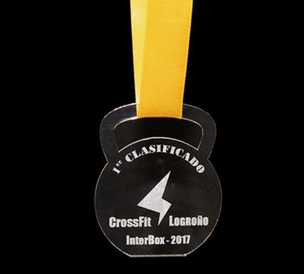 medaglie in plexiglas trasparente personalizzate per gare competioni corse maratone
