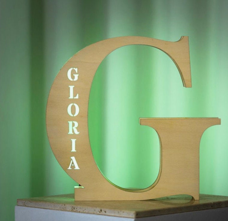 Nome dell'alfabeto in legno personalizzato, segno delle lettere / lampada da comodino, decorazione personalizzata della stanza