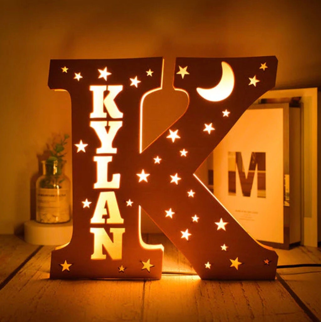 lampada personalizzata con stelle Nome dell'alfabeto in legno