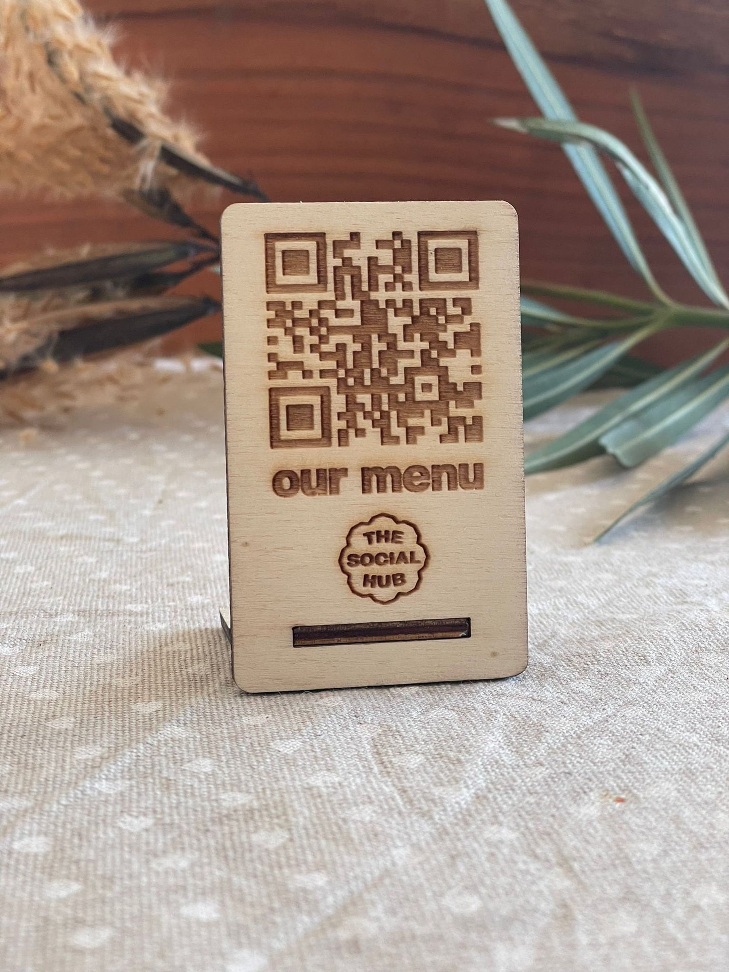 qr code economici in legno da tavolo versione economica Portamenu 10-50-100 pz personalizzati con incisione laser logo ristorante