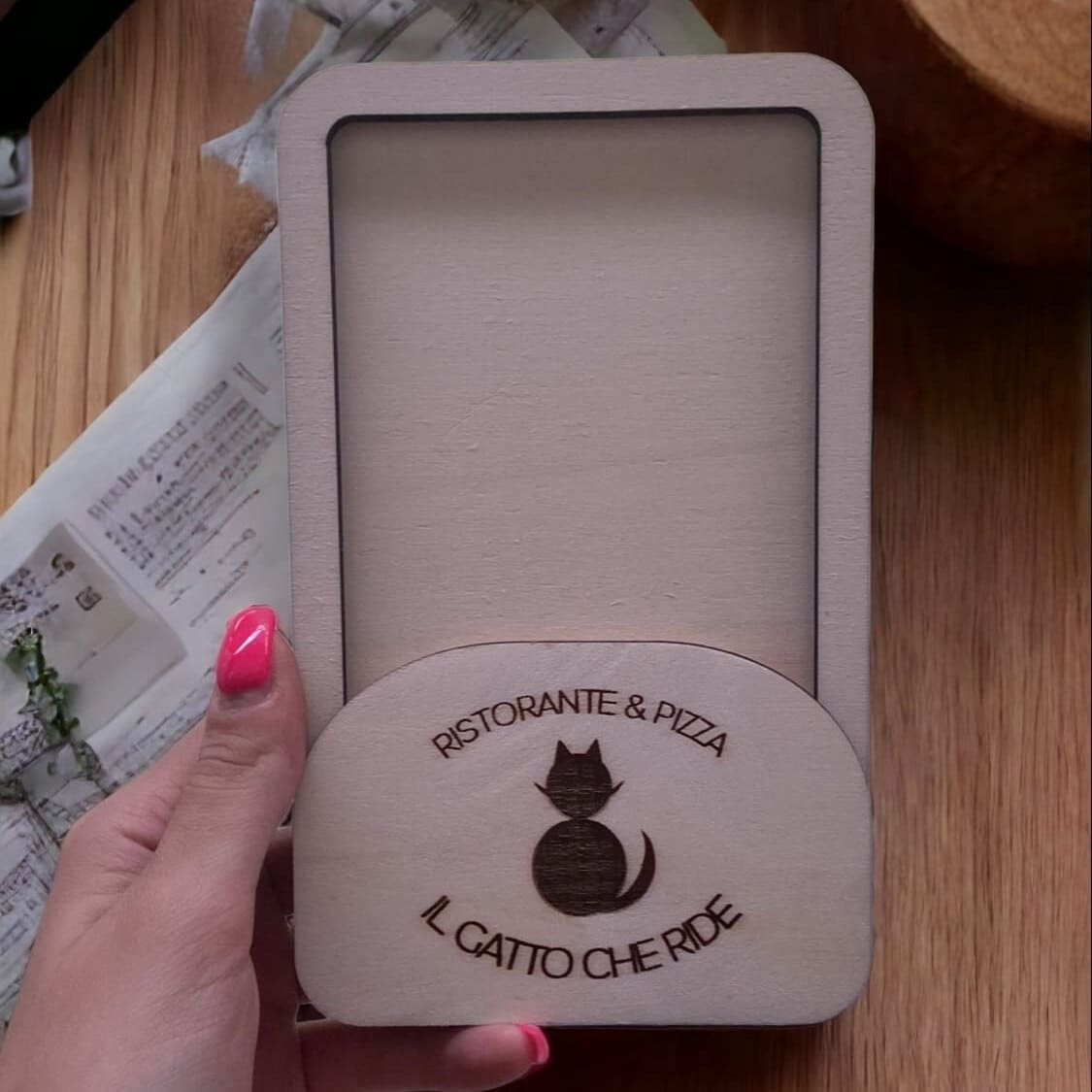 portaconto in legno personalizzati con logo incisione laser per ristoranti pub locali bar porta assegni rustico vintage