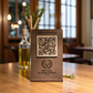 qr code cavalierino in legno noce scuro con incisione personalizzata logo per ristorante bar pub locale rustico