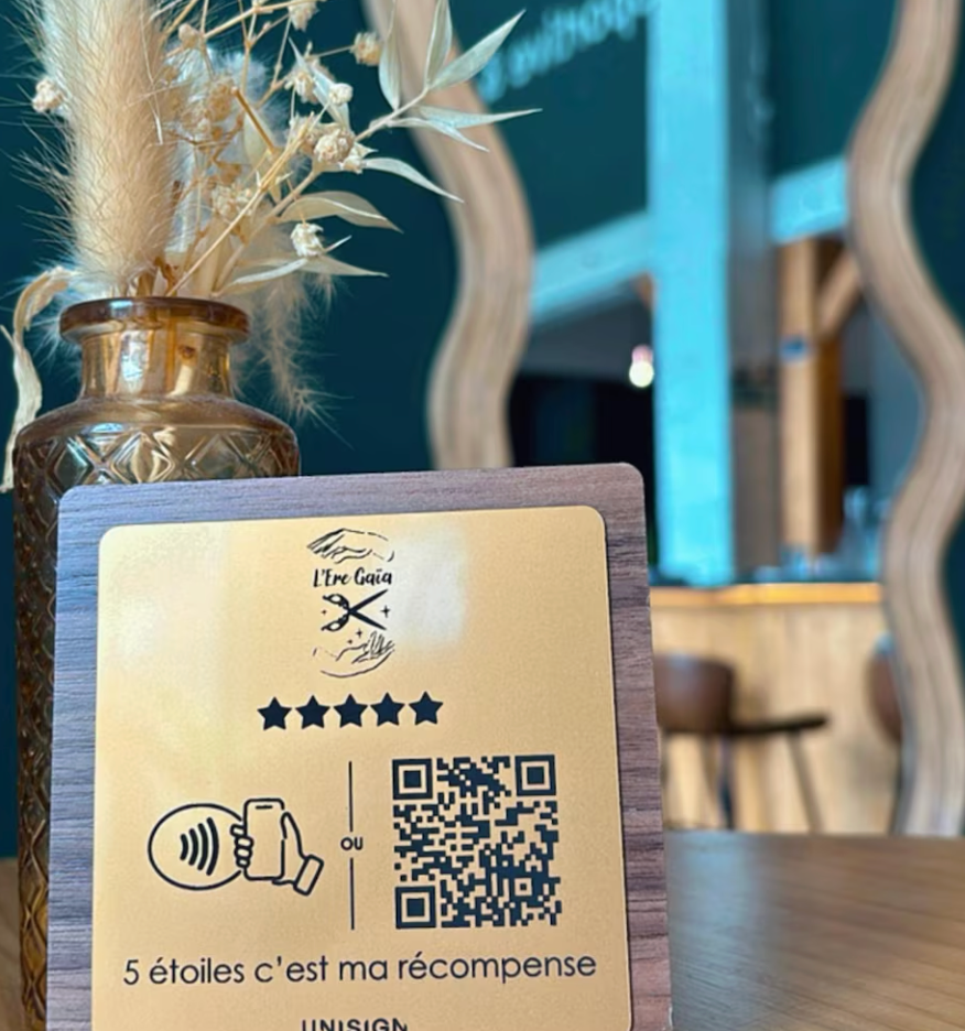 Lascia una recensione google  in legno noce scuro con incisione personalizzata logo per ristorante bar pub locale rustico (Copia)