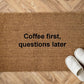Coffee first, questions later Personalizzato in Fibra di Cocco – Incisione Laser – Welcome Mat Ingresso Casa