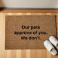 Our pets approve of you. We don’t. zerbino Personalizzato in Fibra di Cocco – Incisione Laser – Welcome Mat Ingresso Casa