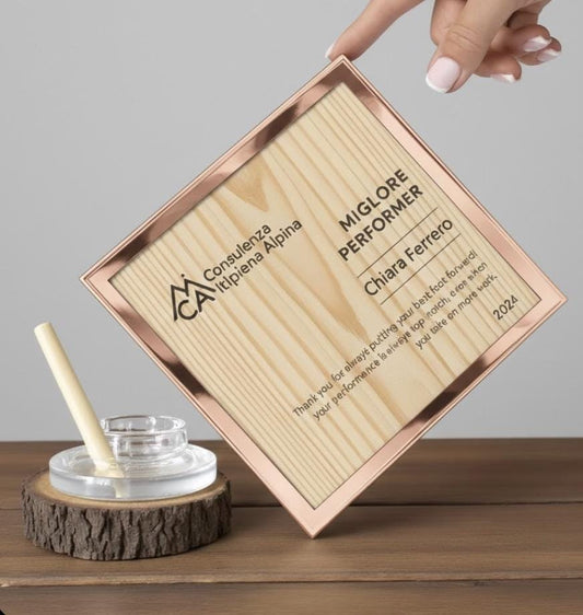 Trofeo in legno quadrato oro rosa ecosostenibile , premio quadrato personalizzato abbinato a cornice flessibile in ottone, targa green