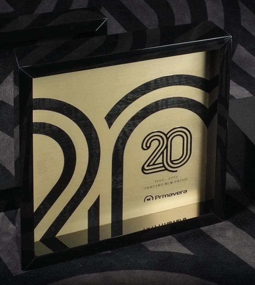 quadro in plastica e bronzo , premio quadrato personalizzato abbinato a cornice flessibile in ottone, targa moderna