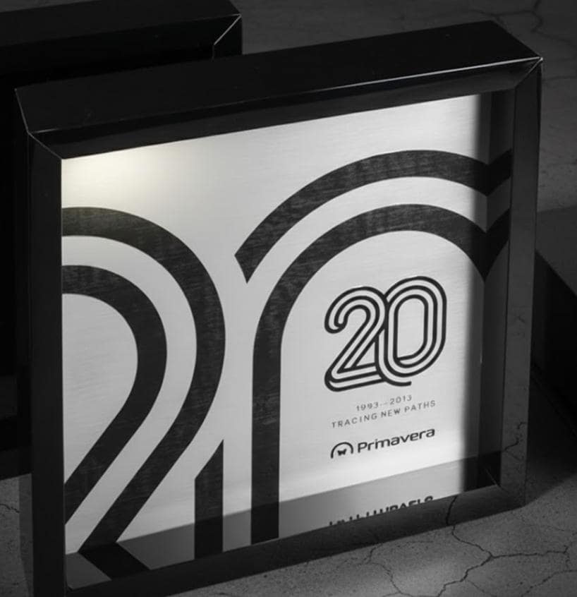quadro in plastica e bronzo , premio quadrato personalizzato abbinato a cornice flessibile in ottone, targa moderna