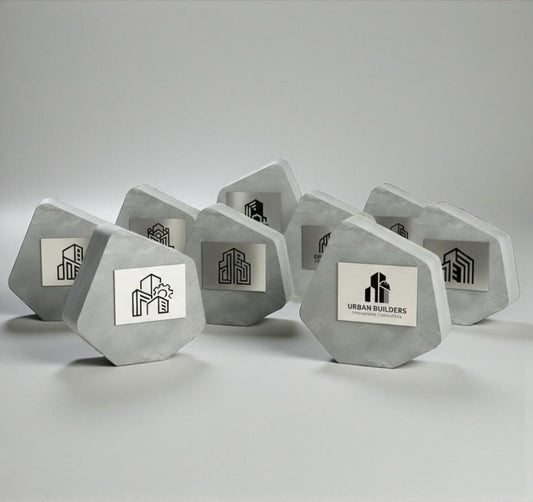 Premio personalizzato in stampa 3d effetto pietra e abs effetto bronzo: trofeo di riconoscimento aziendale inciso. effetto luxury