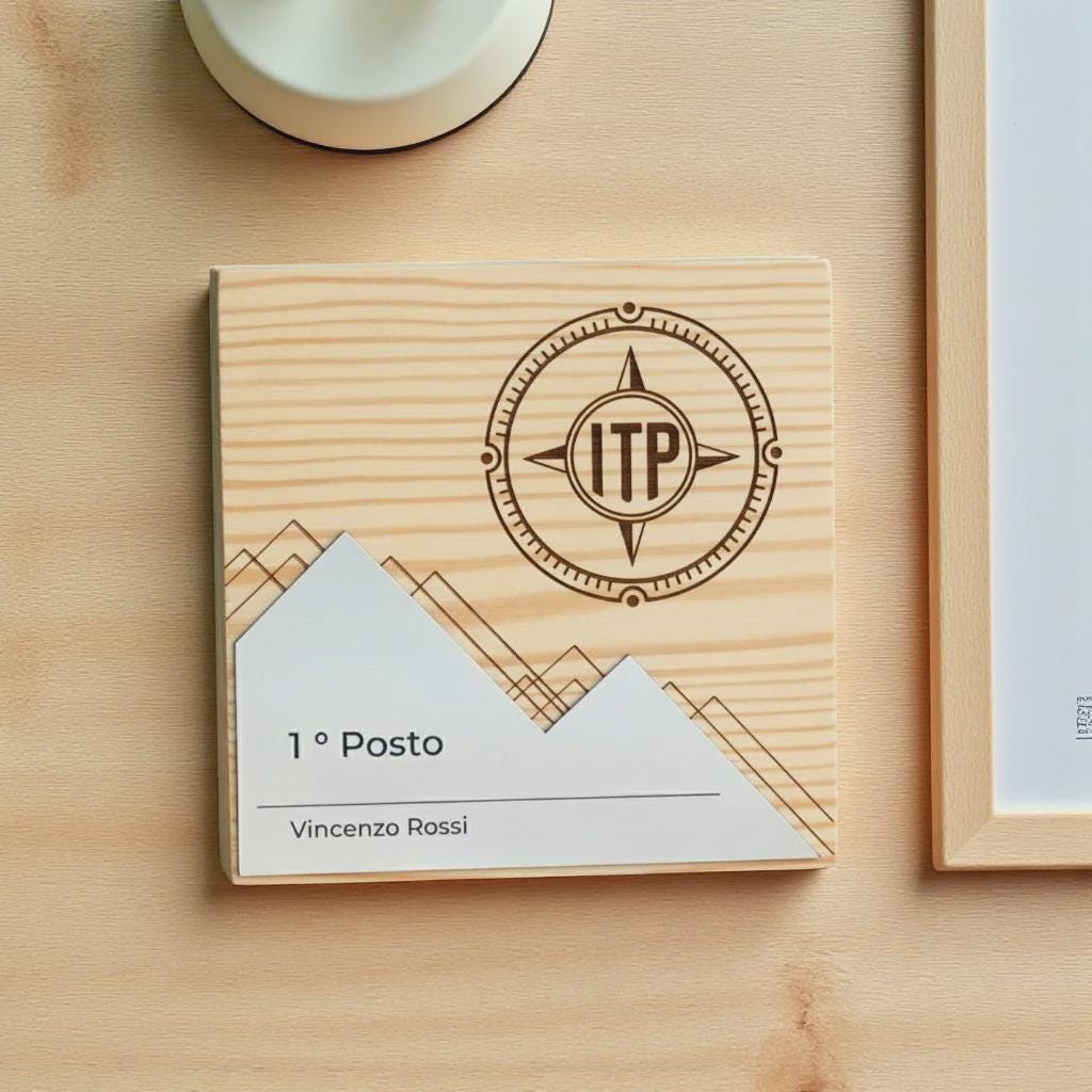 Trofeo in legno quadrato bronzo ecosostenibile , premio quadrato personalizzato abbinato a cornice flessibile in ottone, targa green