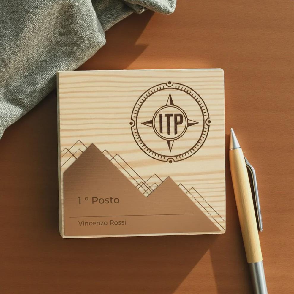 Trofeo in legno quadrato bronzo ecosostenibile , premio quadrato personalizzato abbinato a cornice flessibile in ottone, targa green