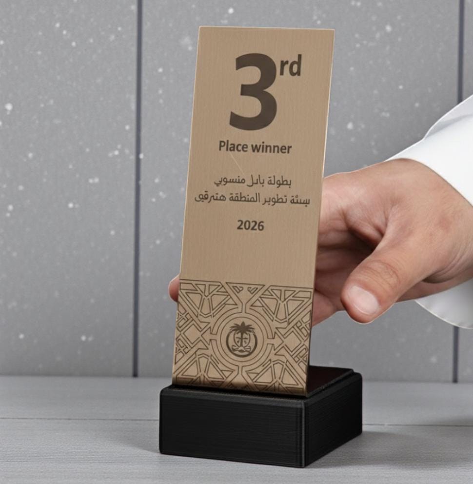 Totem con base nera 2 posto , premio quadrato personalizzato abbinato a cornice flessibile in ottone, targa moderna