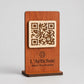 QR Code in legno color noce chiaro personalizzato, segnatavolo inciso laser per menu digitale ristorante bar hotel