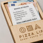 Portasoldi in legno noce con incisione logo ristorante personalizzato, segnatavolo inciso laser per menu digitale ristorante bar hotel