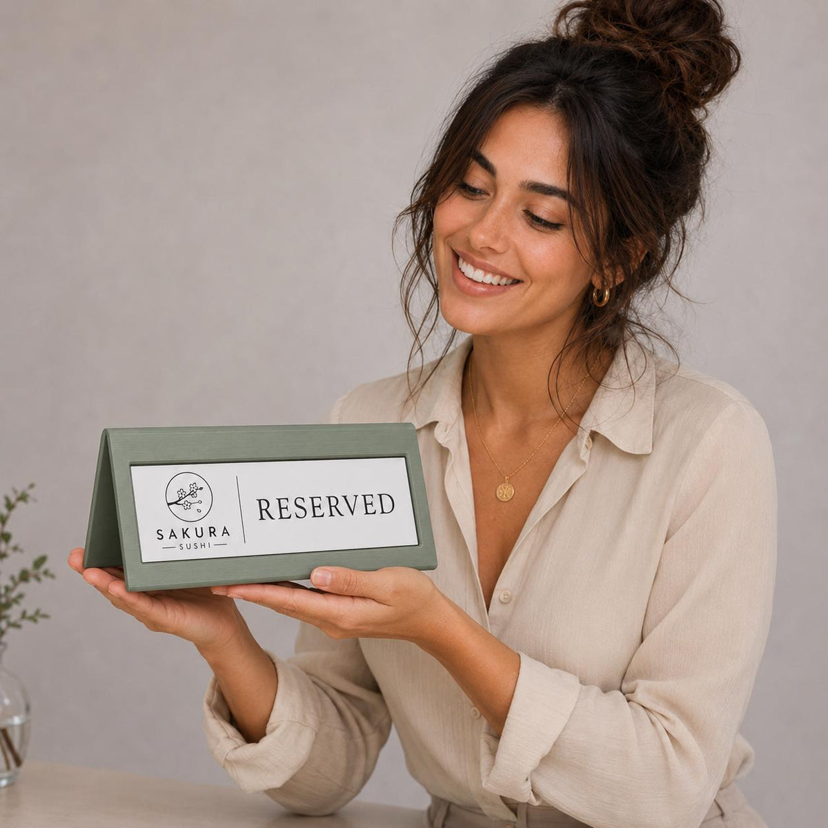 Segnatavolo Reserved Personalizzato | Cartello Tavolo Riservato in Stampa 3D con Targhetta Rowmark Incisa | Table Sign per Ristoranti, hotel