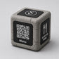 Cubo brutalista nero Espositore QR Code Personalizzato | Effetto cemento Menu Digitale, Social Media, Wi-Fi | Stampa 3D e Incisione Laser |