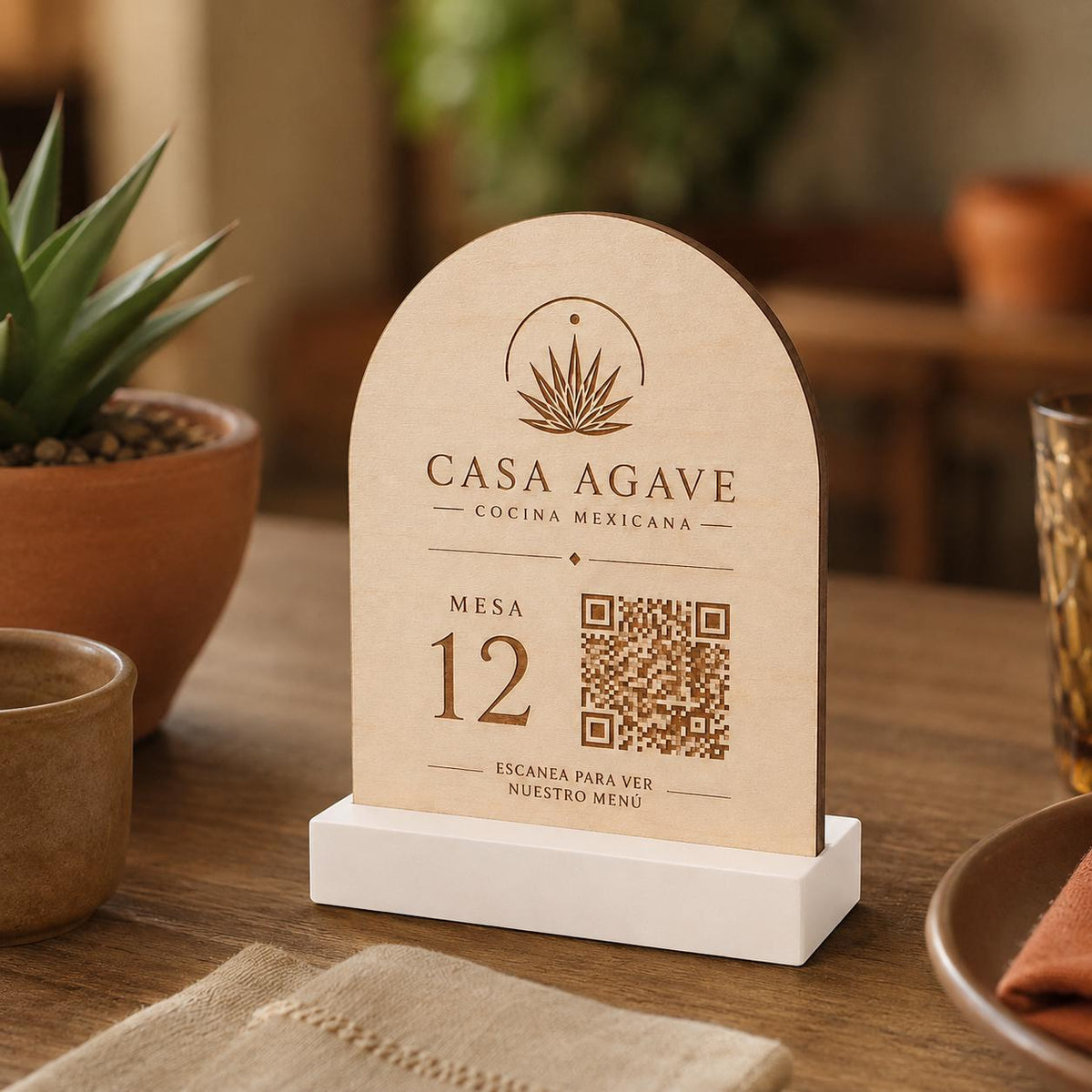 Numeri per i tavoli ad Arco in Legno con Base Colorata, Porta QR Code Ristorante Personalizzato, Numeri Tavolo Moderni Boho Chic con logo