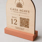 Stand verde ad Arco in Legno con Base Colorata, Porta QR Code Ristorante Personalizzato, Numeri Tavolo Moderni Boho Chic, Portamenu con Logo