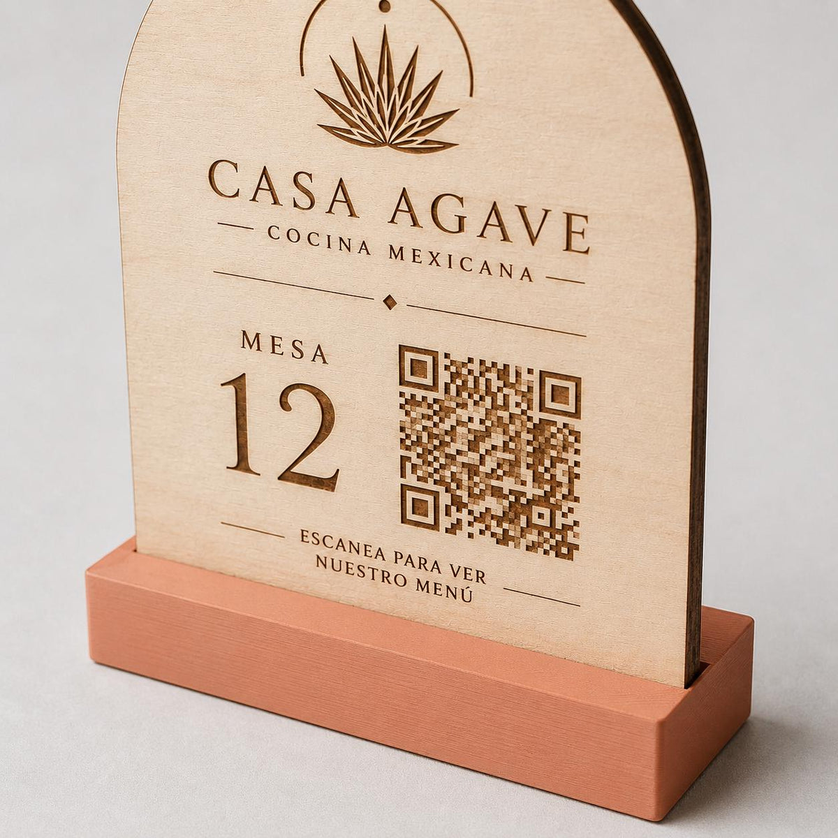 Stand verde ad Arco in Legno con Base Colorata, Porta QR Code Ristorante Personalizzato, Numeri Tavolo Moderni Boho Chic, Portamenu con Logo