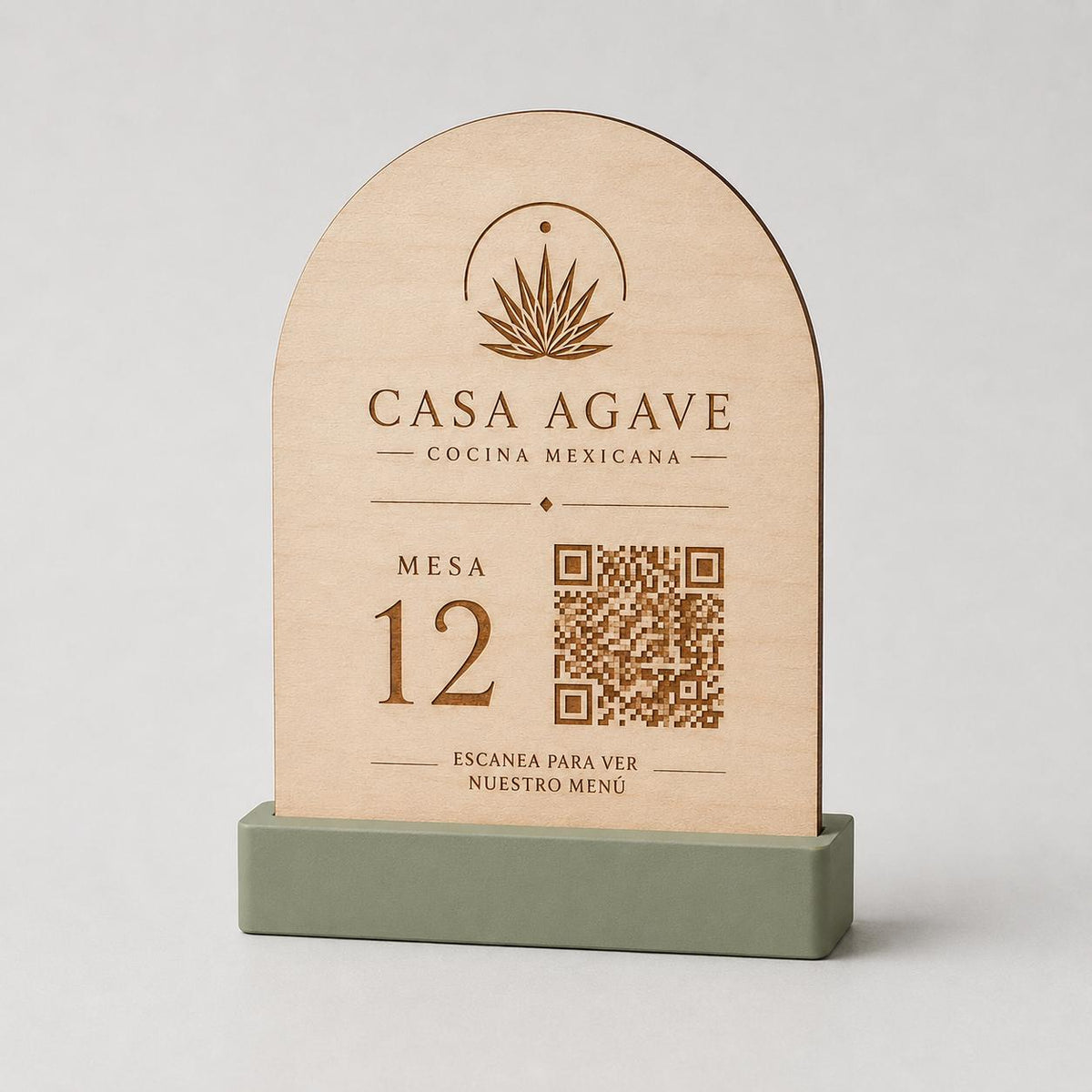 Stand verde ad Arco in Legno con Base Colorata, Porta QR Code Ristorante Personalizzato, Numeri Tavolo Moderni Boho Chic, Portamenu con Logo