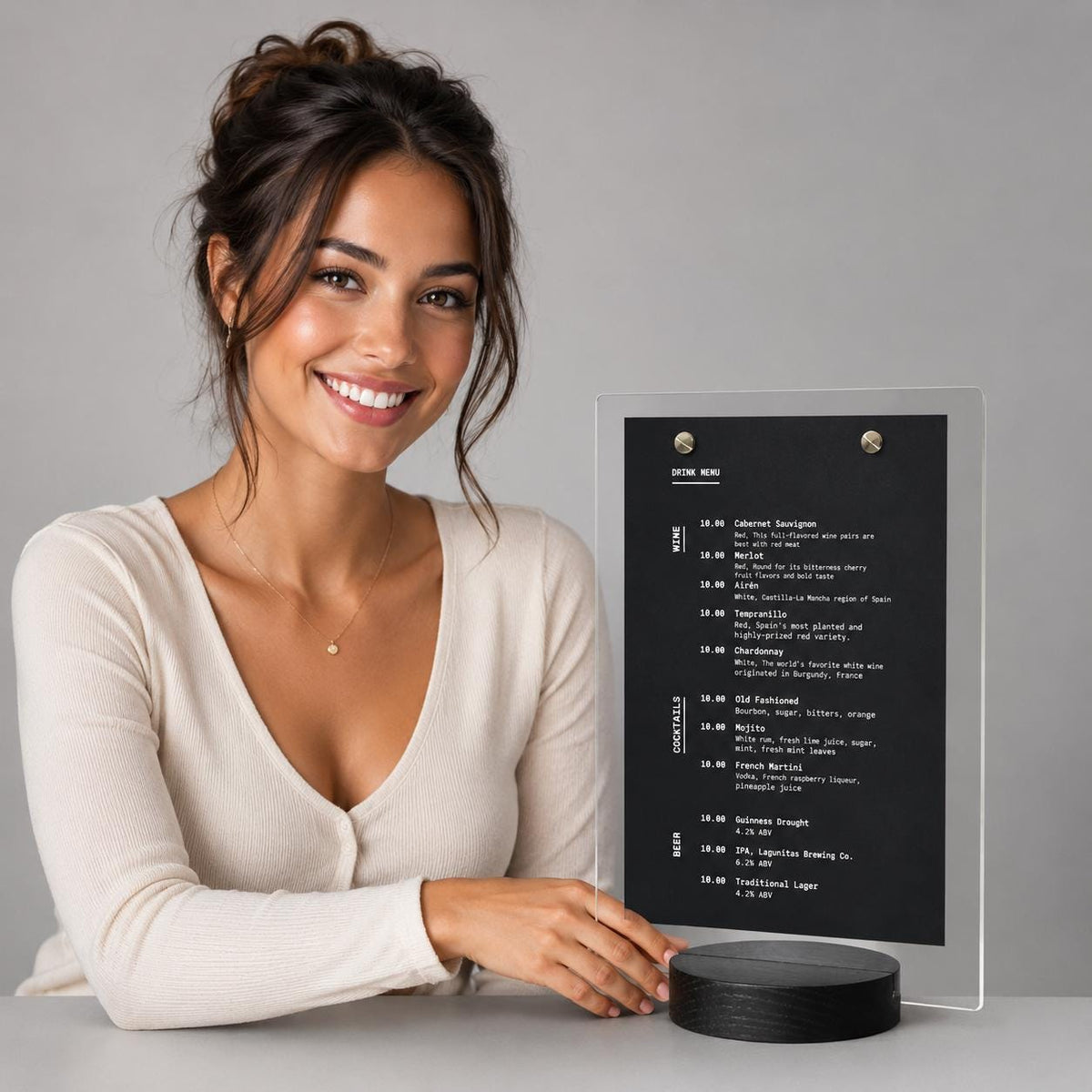 Porta Menu da Tavolo A5 – Base Stampata in 3D e Plexiglas Dai un tocco di design contemporaneo e originalità ai tavoli del tuo locale