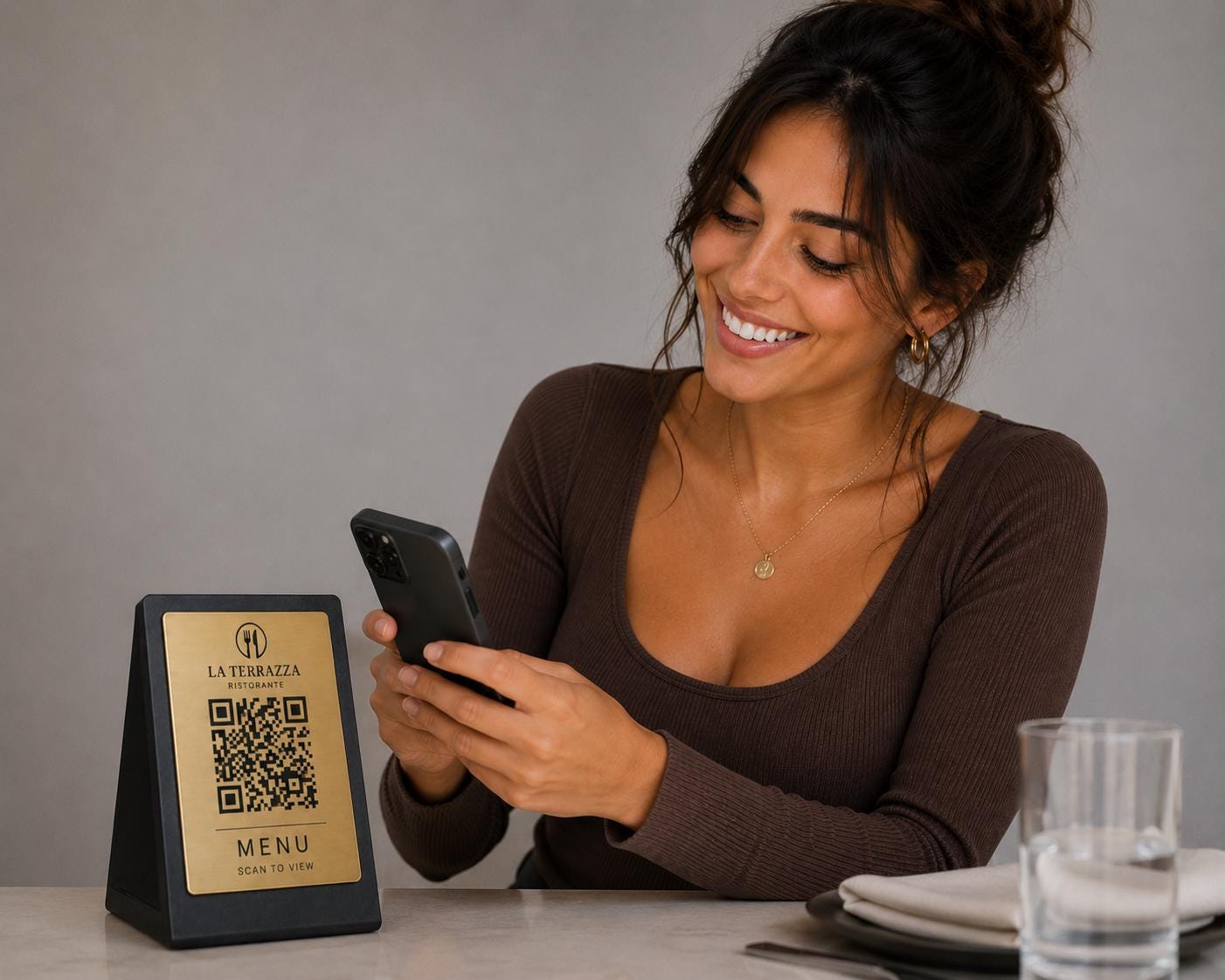 Qr code bianco Personalizzato ScanFrame Stand in Metallo Inciso per Ristorante e Bar Segnatavolo Menu Digitale Display QR 3d
