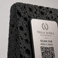 Supporto QR Code Menu Ristorante in PLA effetto pietra vulcanica bianco | Totem da Tavolo Personalizzato con Logo e Targhetta Incisa Laser