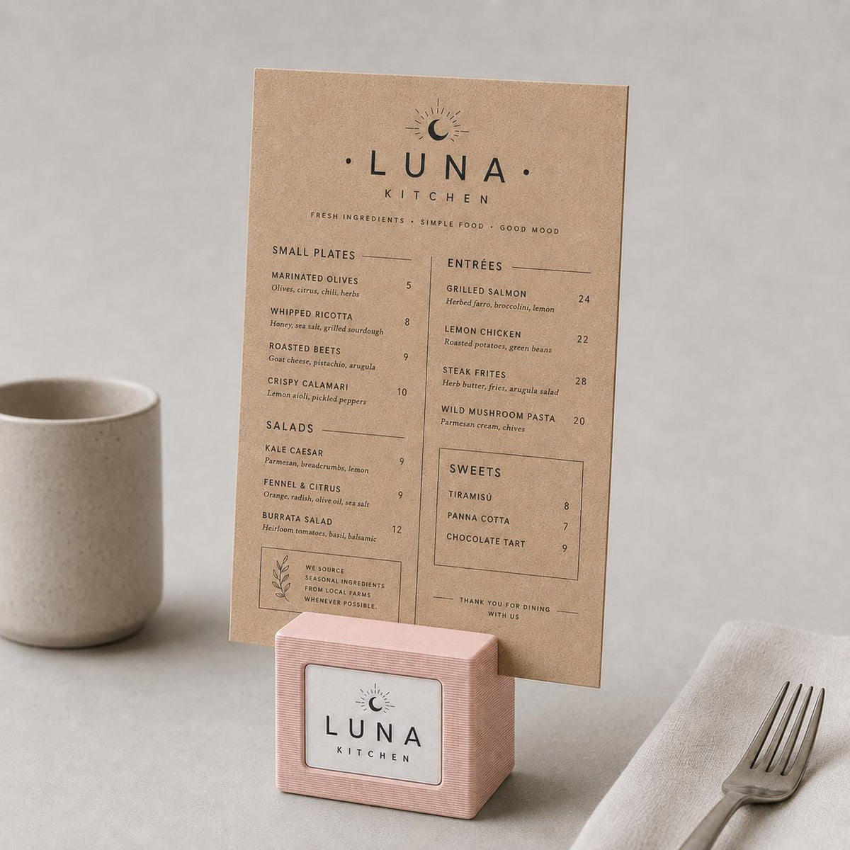 Base quadrata con 7x7x7cm in plastica menu fai da te Porta Menu e Segnatavolo Personalizzato in Stampa 3D per menu in cartoncino formato A5