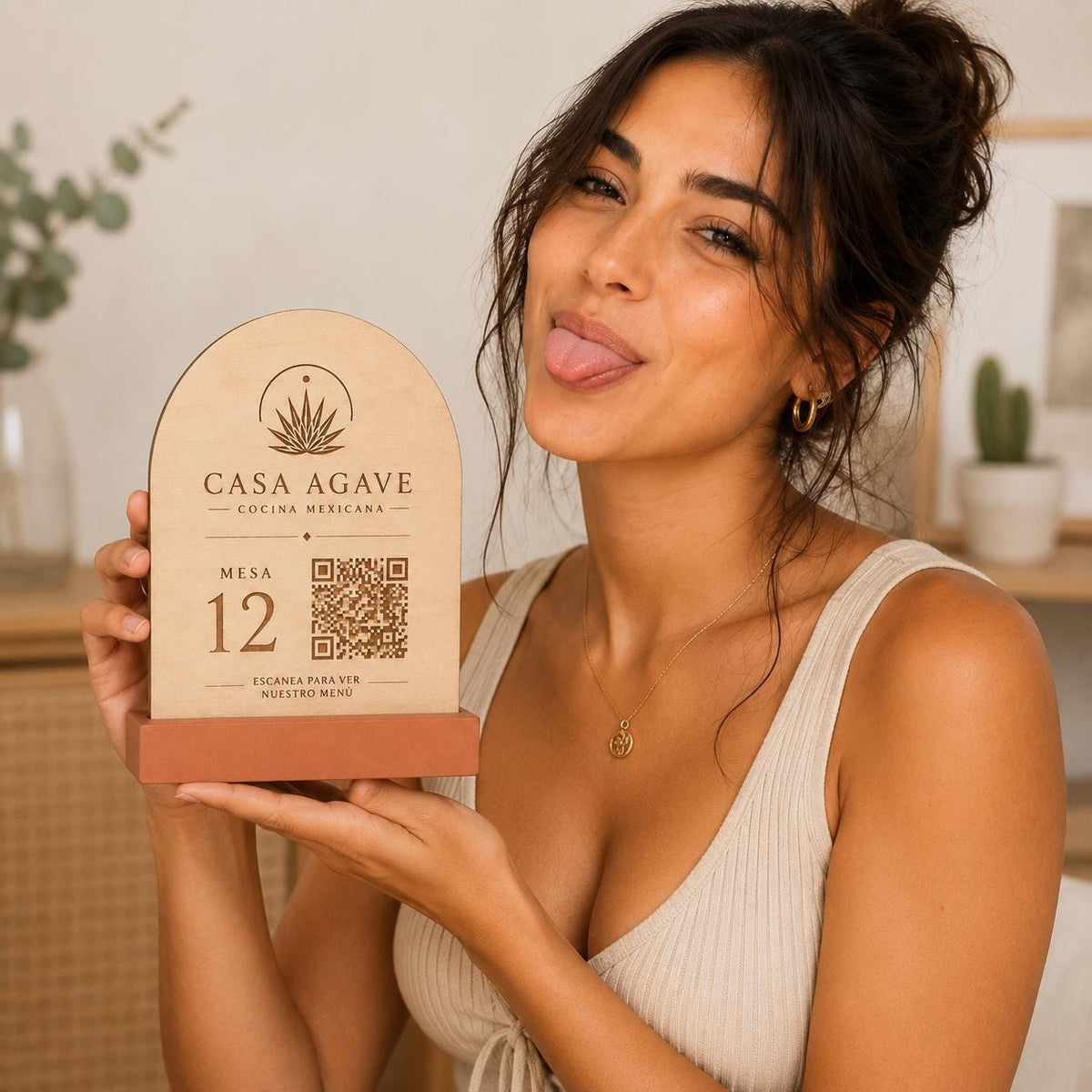 Numeri per i tavoli ad Arco in Legno con Base Colorata, Porta QR Code Ristorante Personalizzato, Numeri Tavolo Moderni Boho Chic con logo