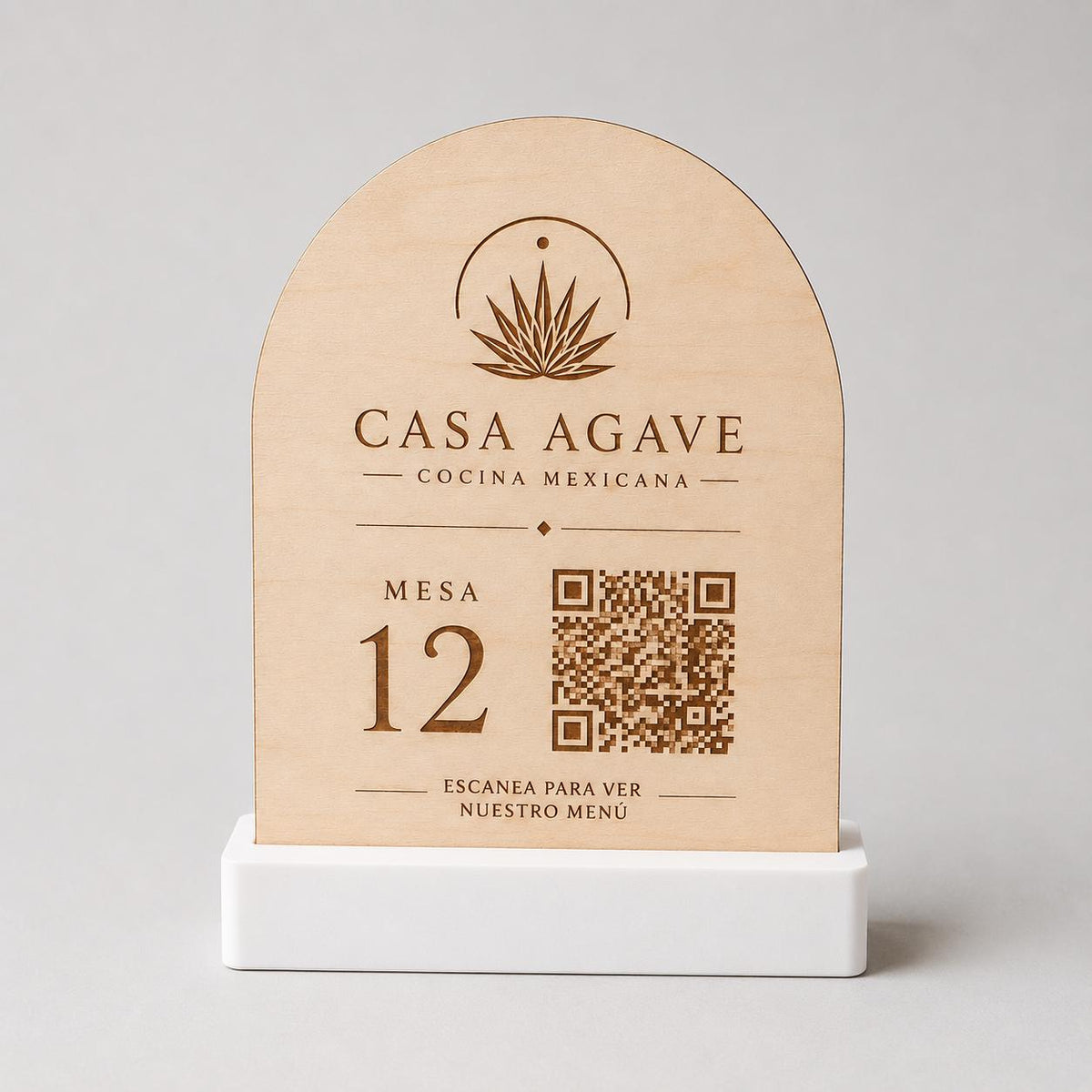 Stand verde ad Arco in Legno con Base Colorata, Porta QR Code Ristorante Personalizzato, Numeri Tavolo Moderni Boho Chic, Portamenu con Logo